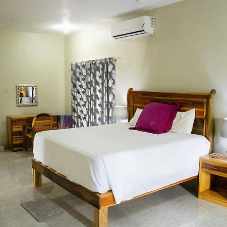 Hotel Demaroys Treasure Beach Esterno foto