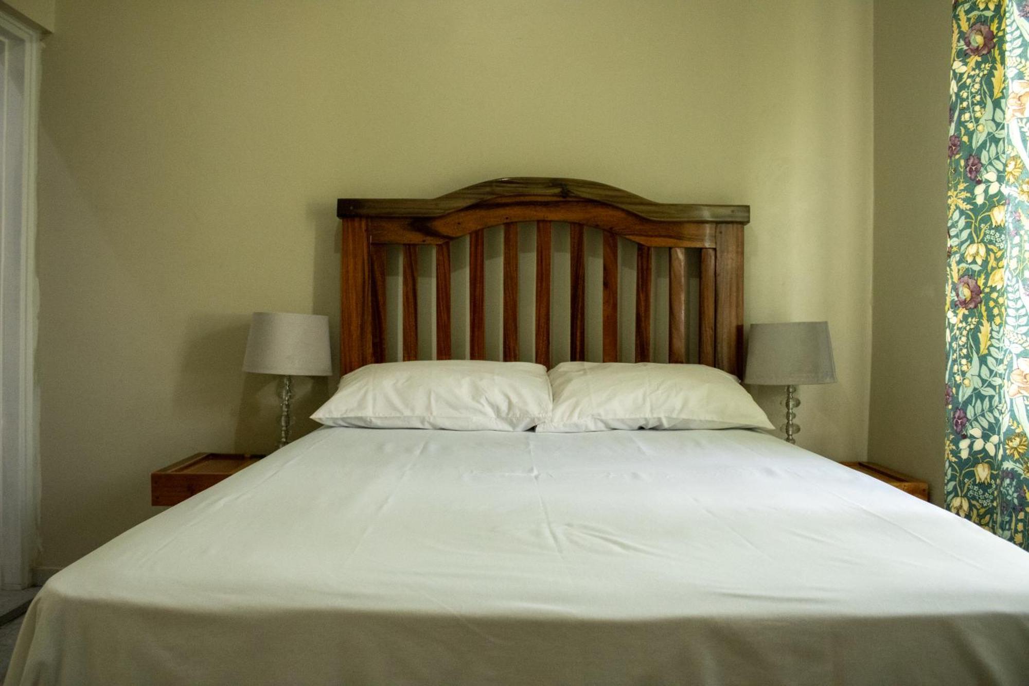 Hotel Demaroys Treasure Beach Esterno foto
